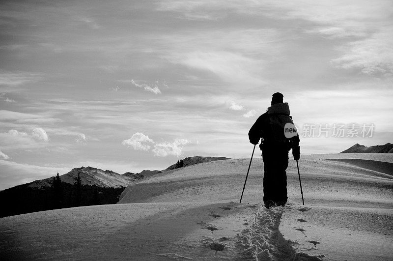 滑雪旅游B&amp; W